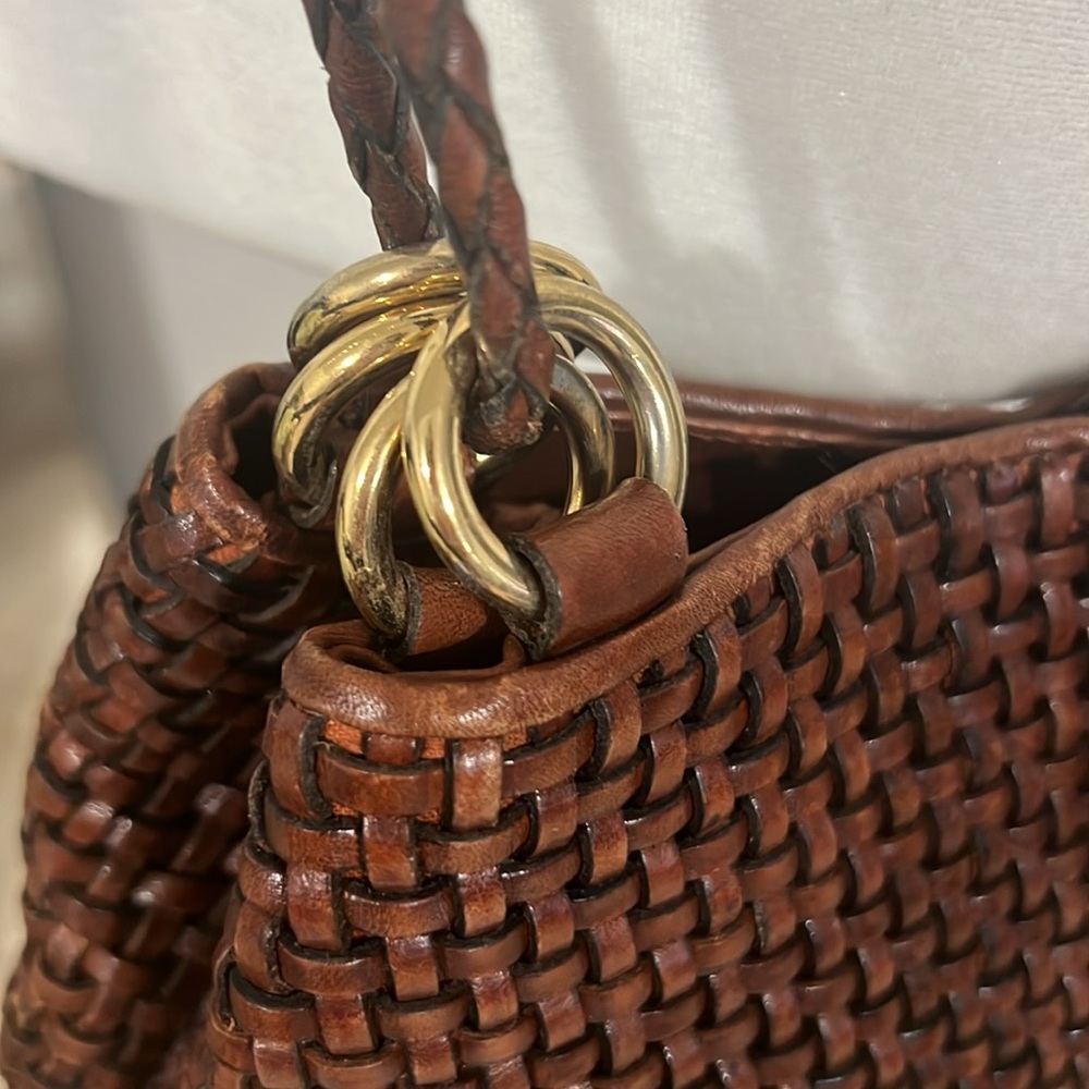 Elegant Brown Woven Handbag - Picture 2 of 8